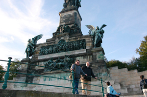 �����[�f�X�n�C�����烊�t�g�œo�����j�[�_�[���@���g�R�ɂ��鏗�_�Q���}�j�A�̑��c�c�Ȃ̂������܂�ɑ傫���t�@�C���_�[�Ɏ��܂�Ȃ��B���̑����ɘȂރt�B���b�v�В��ƃw���}����