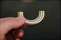 �Ȑ�������K�v�Ȓ����ɐ؂����Ƃ���B�e���̊y��̃��f���͂������A�ގ������킹�����̂���点�Ă��ꂽ