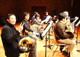 ��ˌ����̃��n�[�T�����i�B��������A�]�T�ł���