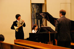 �u�N�ƂƂ��ɉ��y�����A�N�ɒ�������̂��v�B���̂��Ƃ���ɍl���ĉ��t����