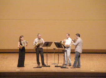 �}�X�^�[�N���X�̊ԂɁg���J���n�[�T���h������BPHQ��4�l�B�܂��A�Q���҂̓N���j�b�N�I����A�{���̃��n�[�T�������w�ł���Ƃ������T��������