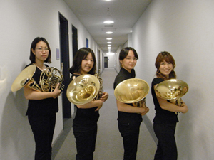 ���b�L�[�E�z�����E�J���e�b�g��4�l