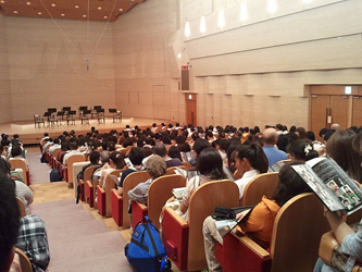 �������̒��O���J����҂��\����B