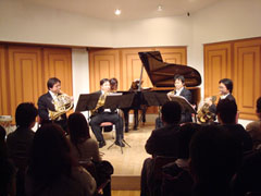 �{�ҍŌ�̋ȁA�q���[�u���[�����炩�ɑt�ł�A�[�w�i�[�z�����N�@���e�b�g