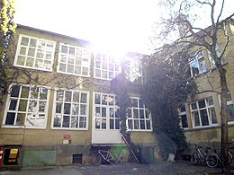 100�N����e���񂾋��H�[