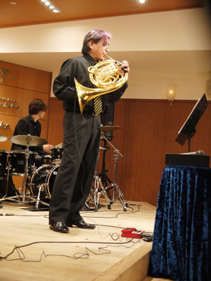 �����ɂ���Ԃ����̂��A����g�p�����M�^�[�p�̃G�t�F�N�^�[