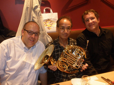 �h�[�����ƃt�B���b�v�В��Ɉ͂܂��