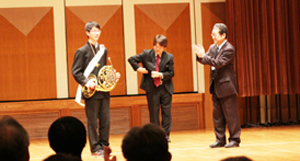 �u�剹�ʑI�茠�v�̗D���҂��X�e�[�W�ł��̉��ʂ��I�B��͂�Ⴂ�l���D���Ȃ̂�