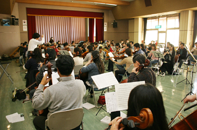 �����t�B���n�[���j�[�ǌ��y�c