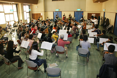 �����t�B���n�[���j�[�ǌ��y�c