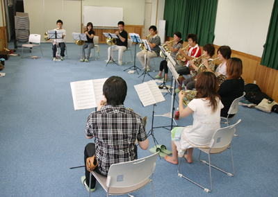 ���K���i