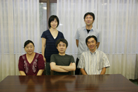 �����t�B���̉^�c�X�^�b�t�̕��X