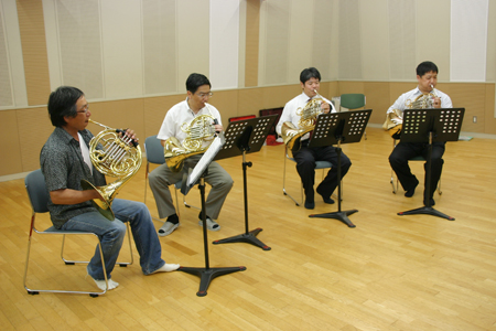 ���K���i